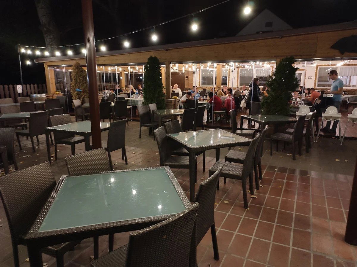 Kiskörössy Fish Tavern, Restaurant in Szeged