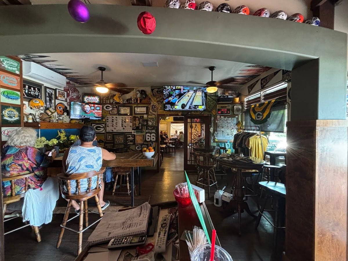 Quinn's Almost by the Sea, Restaurant in Kailua Kona