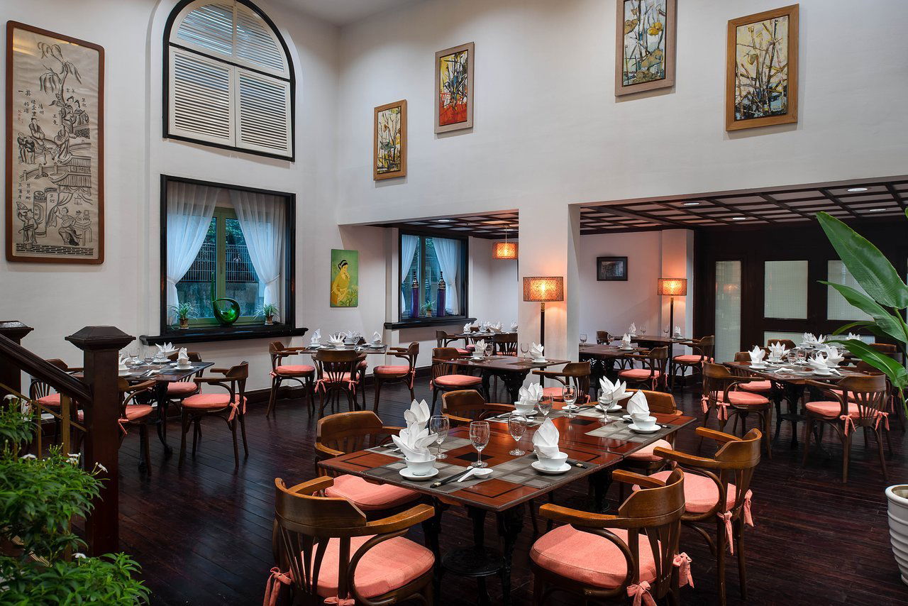 Phuong Nhung Restaurant, Restaurant in Cat Hai