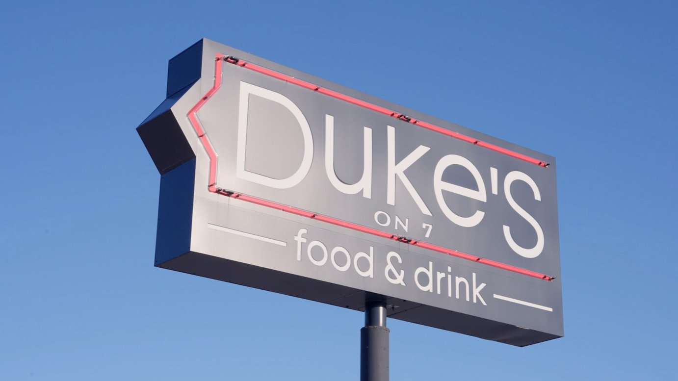 Duke's on 7 restaurant in Minnetonka, United States