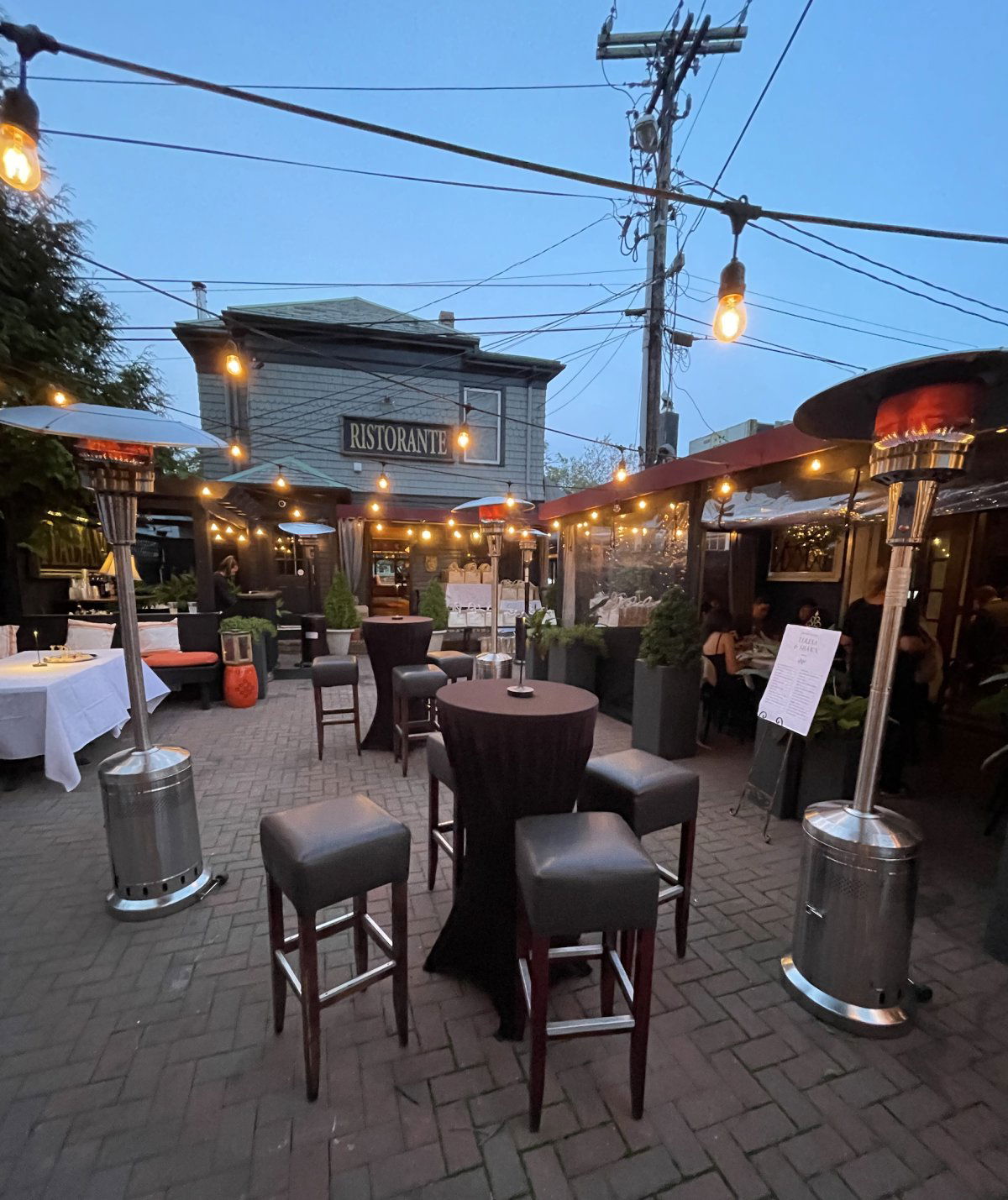 Sardella's, Restaurant in Newport