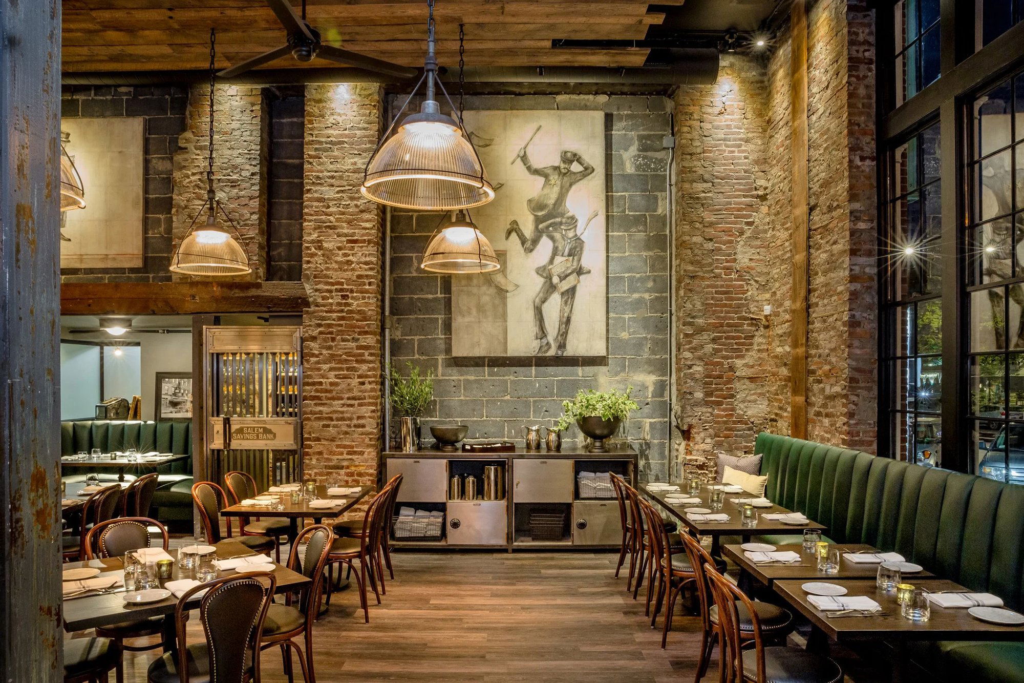 Ledger Restaurant, Restaurant in Salem