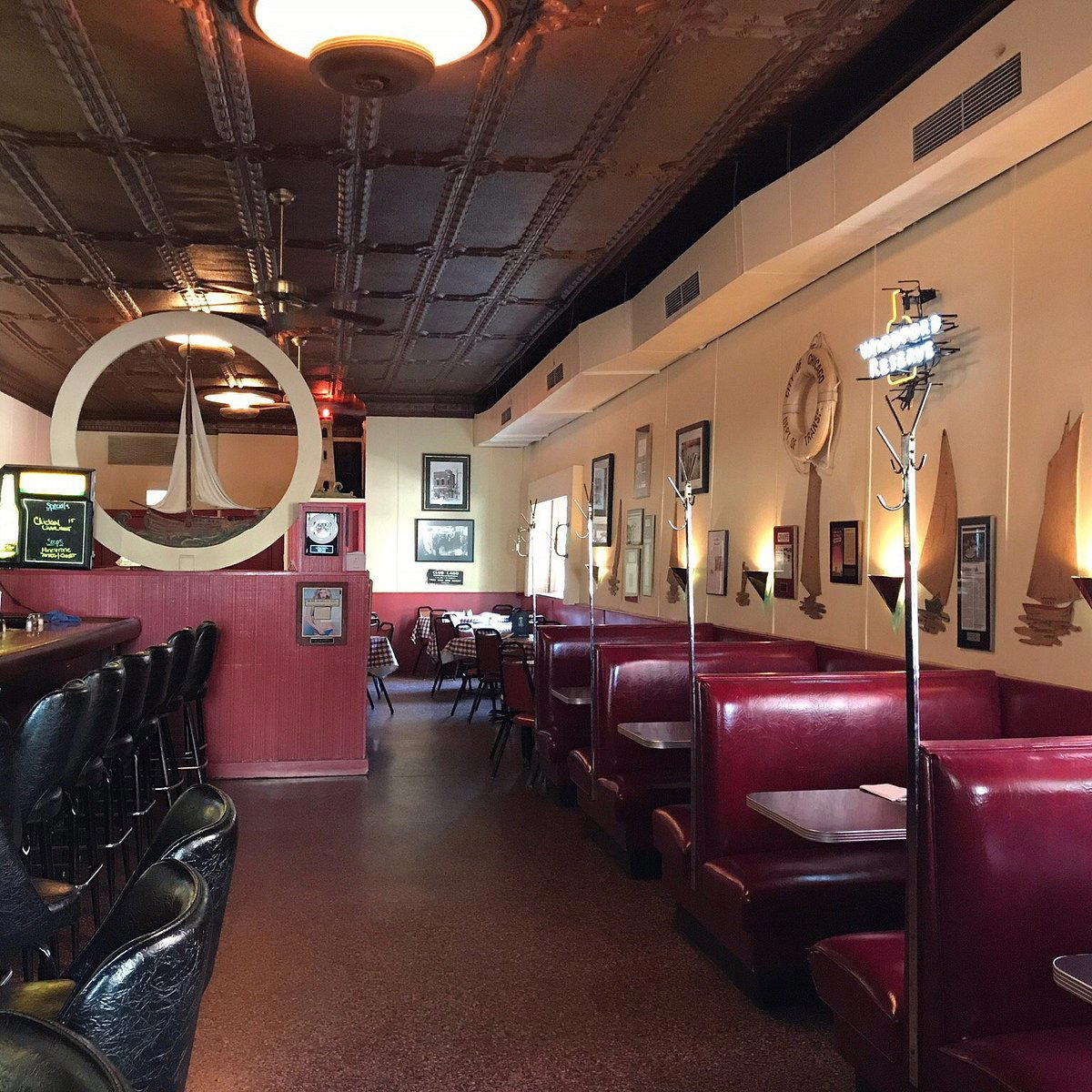 Club Lago restaurant in Chicago, United States