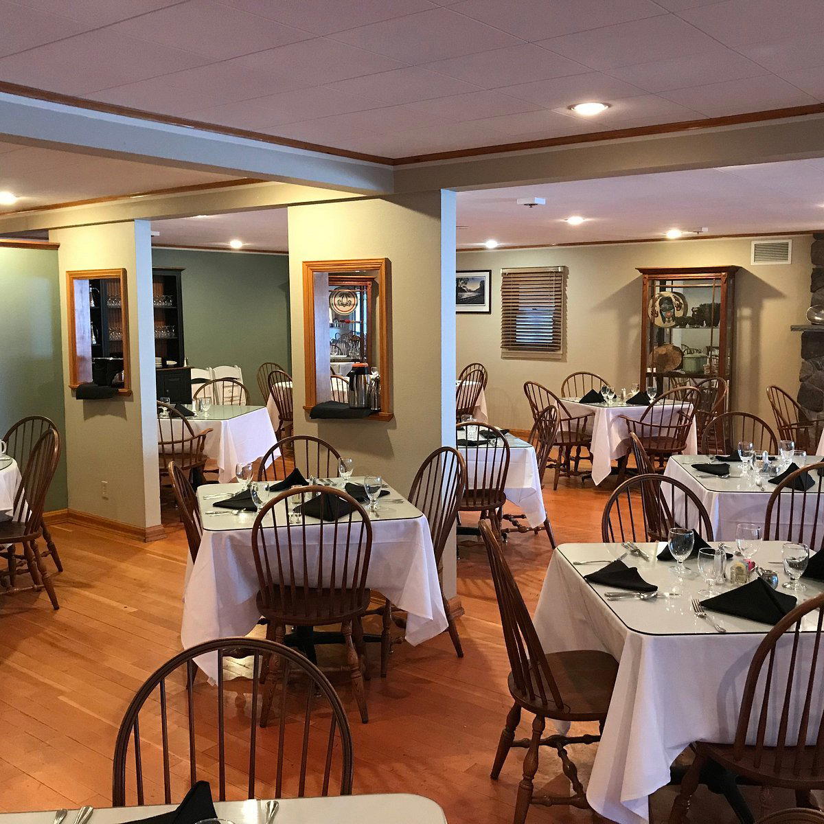 Lake Crescent Lodge Dining Room restaurant in Port Angeles