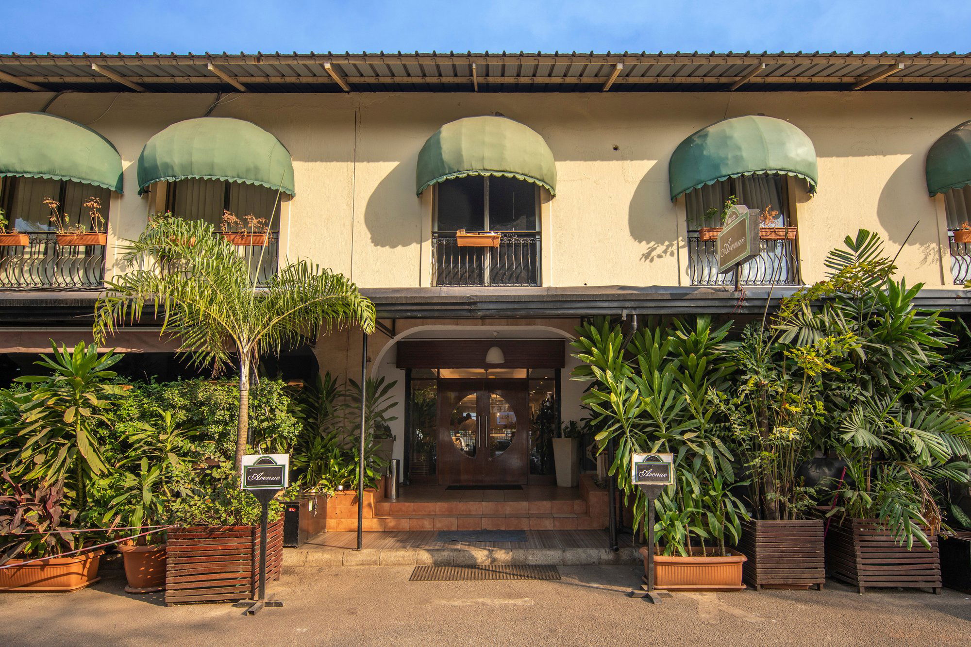 Restaurant L'adresse, Restaurant in Conakry