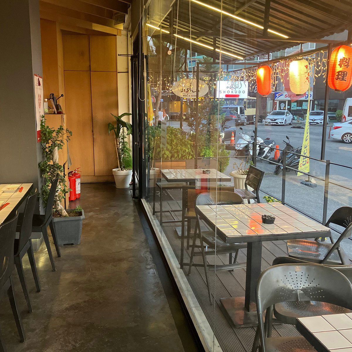 Oishii Wok & Sushi, Restaurant in Istanbul
