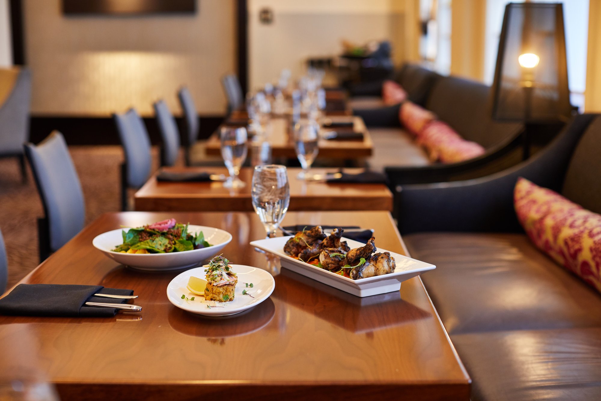 Avenue One Restaurant & Lounge, Restaurant in Boston
