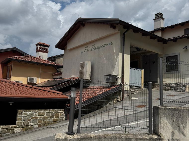Domačija pri Damjanu, Hrpelje Kozina, Slovenia