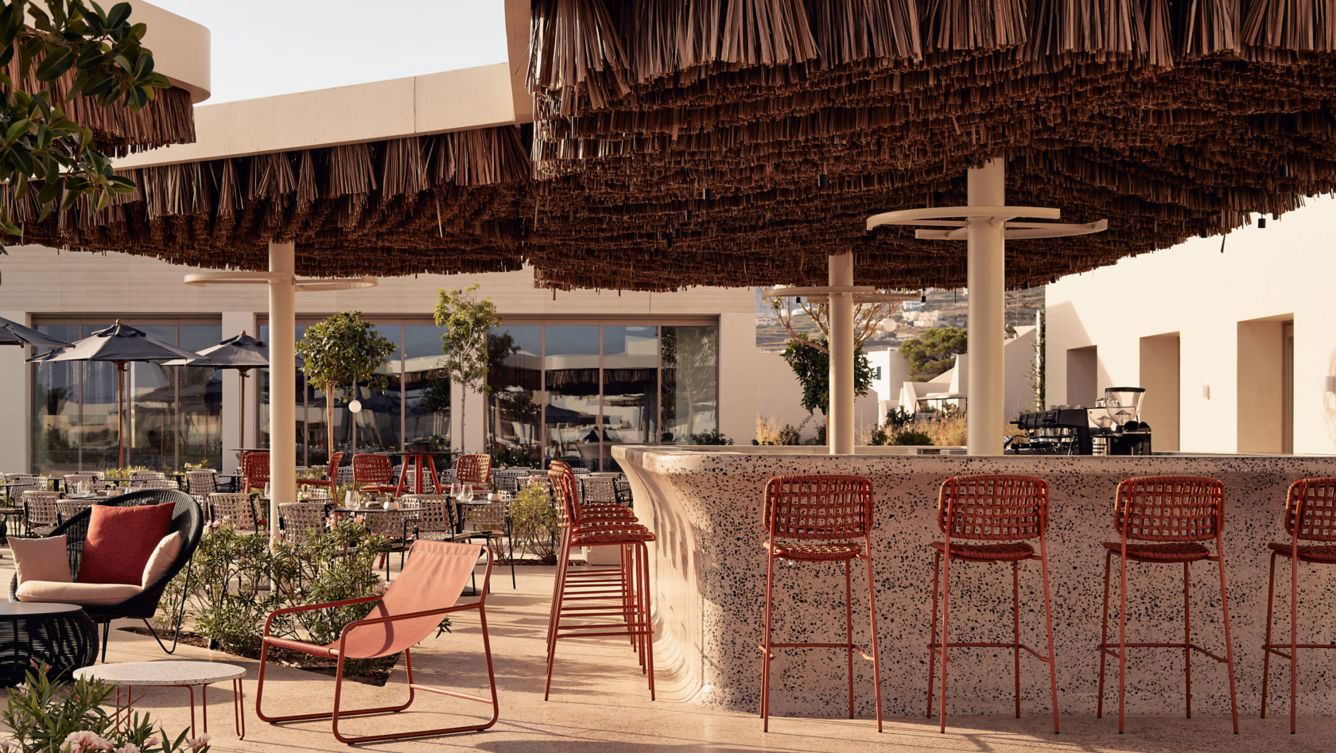 NOŪS Pool Bar & Restaurant, Restaurant in Santorini