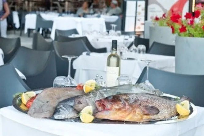 Le Bistrot dans l'Herbe, Restaurant in Calvi