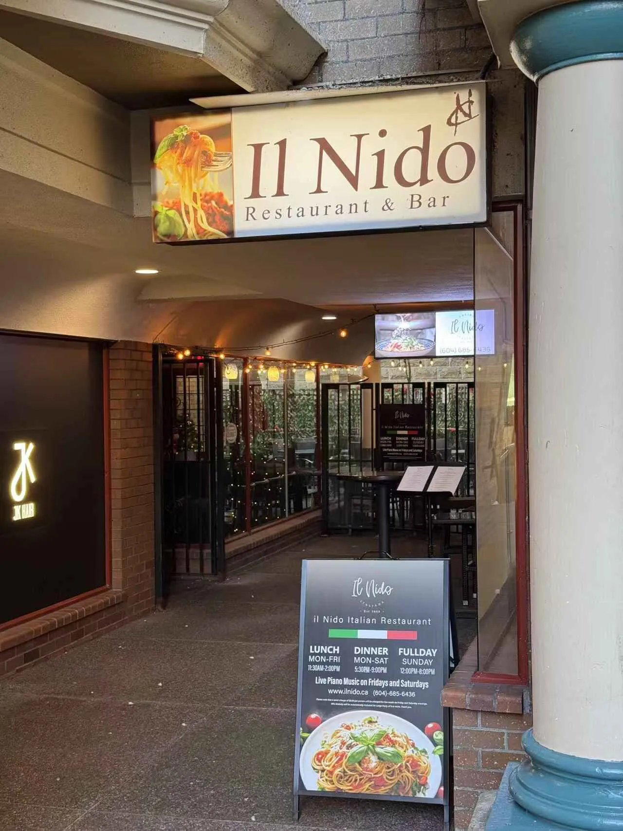 Il Nido Italian Restaurant restaurant in Vancouver, Canada