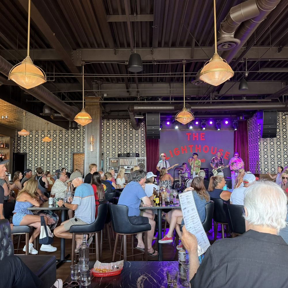 The Lighthouse, Restaurant in Huntington Beach