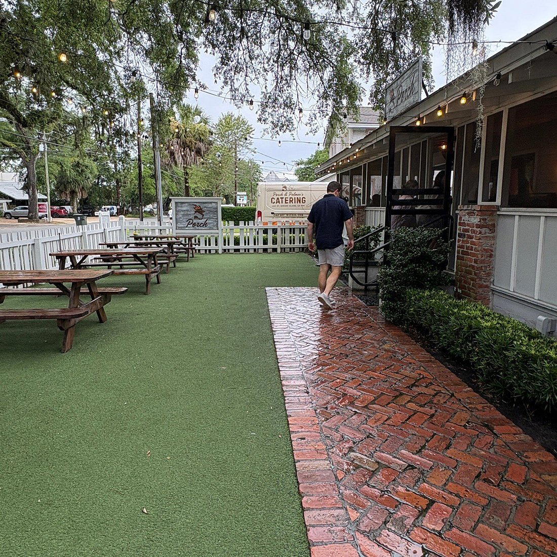 Porch restaurant in St. Simons Island