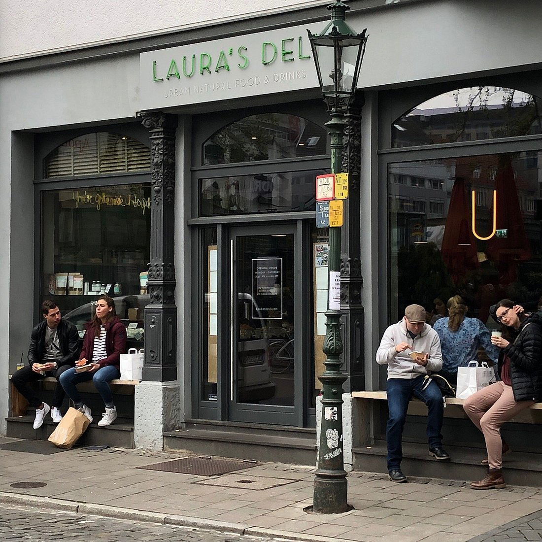 Laura's Deli, Restaurant in Düsseldorf