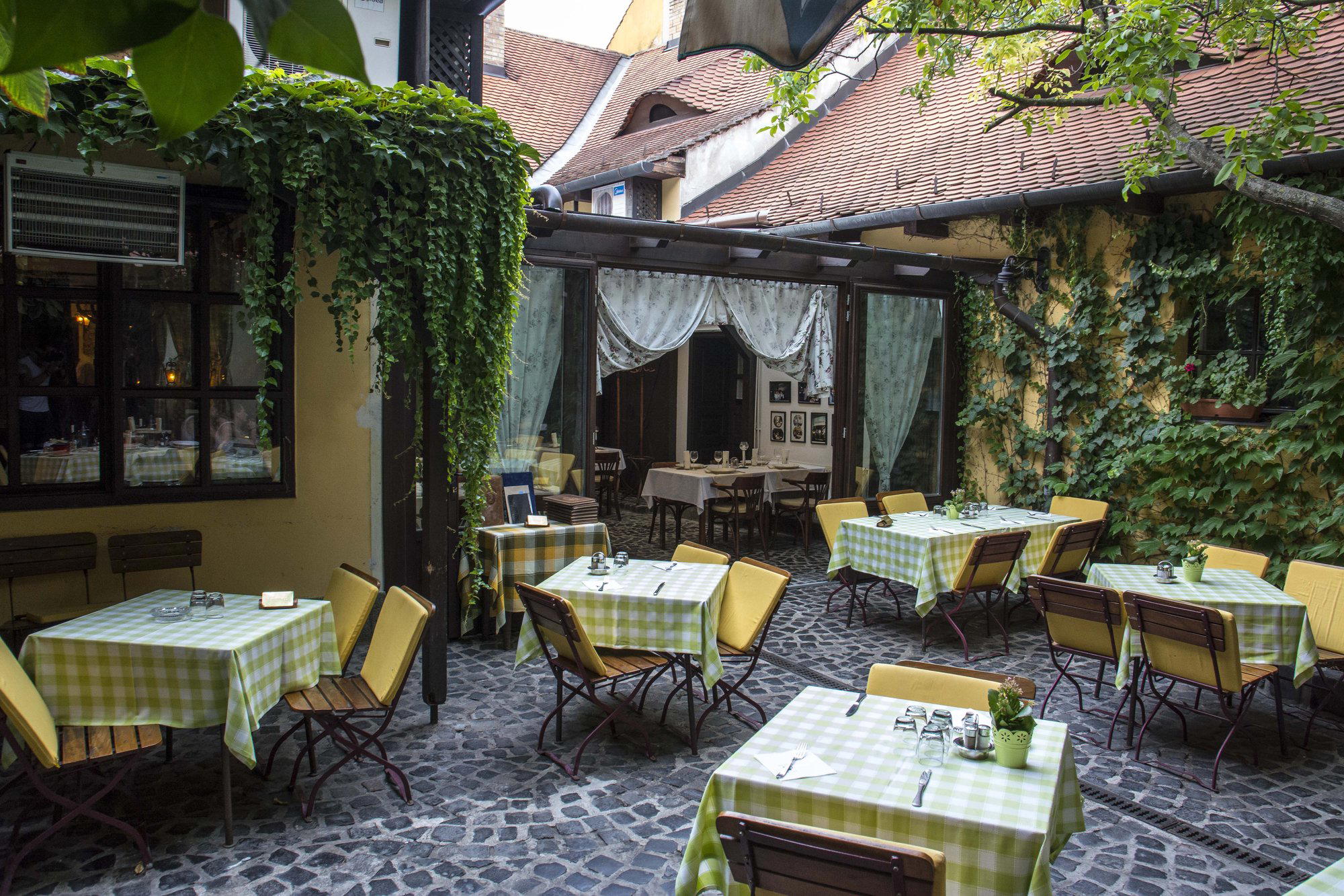 Kéhli Vendéglő restaurant in Budapest, Hungary
