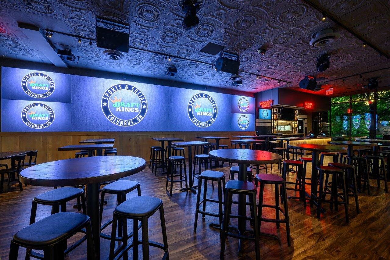 Hangar 815 restaurant in Columbus, United States