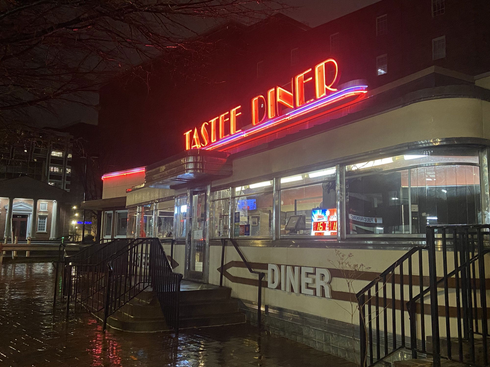 Tastee Diner, Restaurant in Bethesda