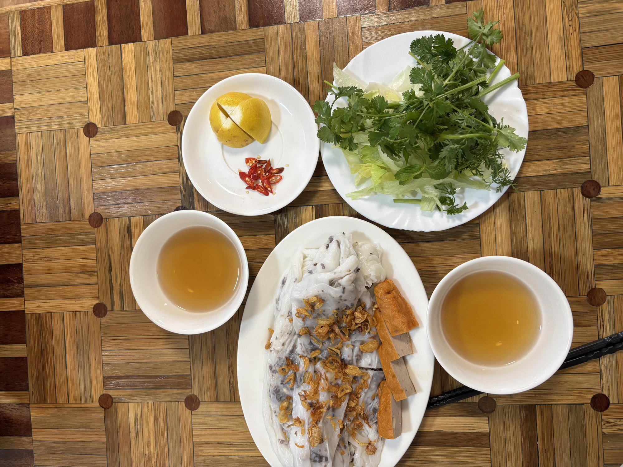 Bánh cuốn Huyền Long restaurant in Prague, Czech Republic