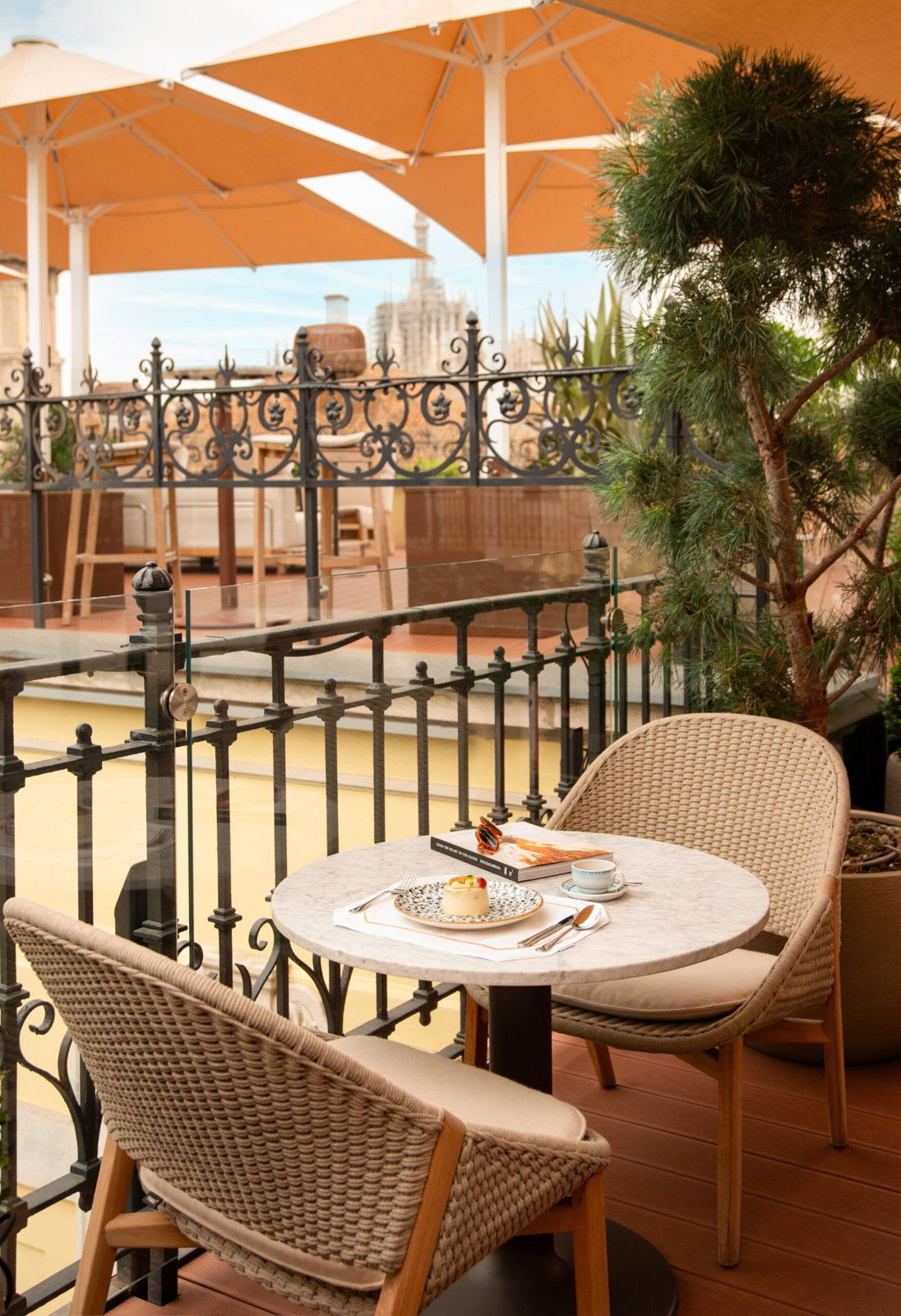 Isola Bar & Restaurant, Restaurant in Milan