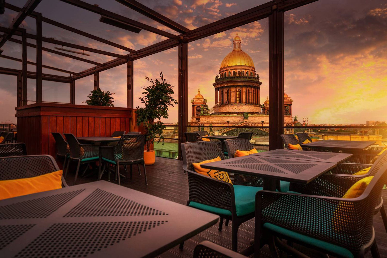 HI-SO Terrace, Restaurant in Saint Petersburg