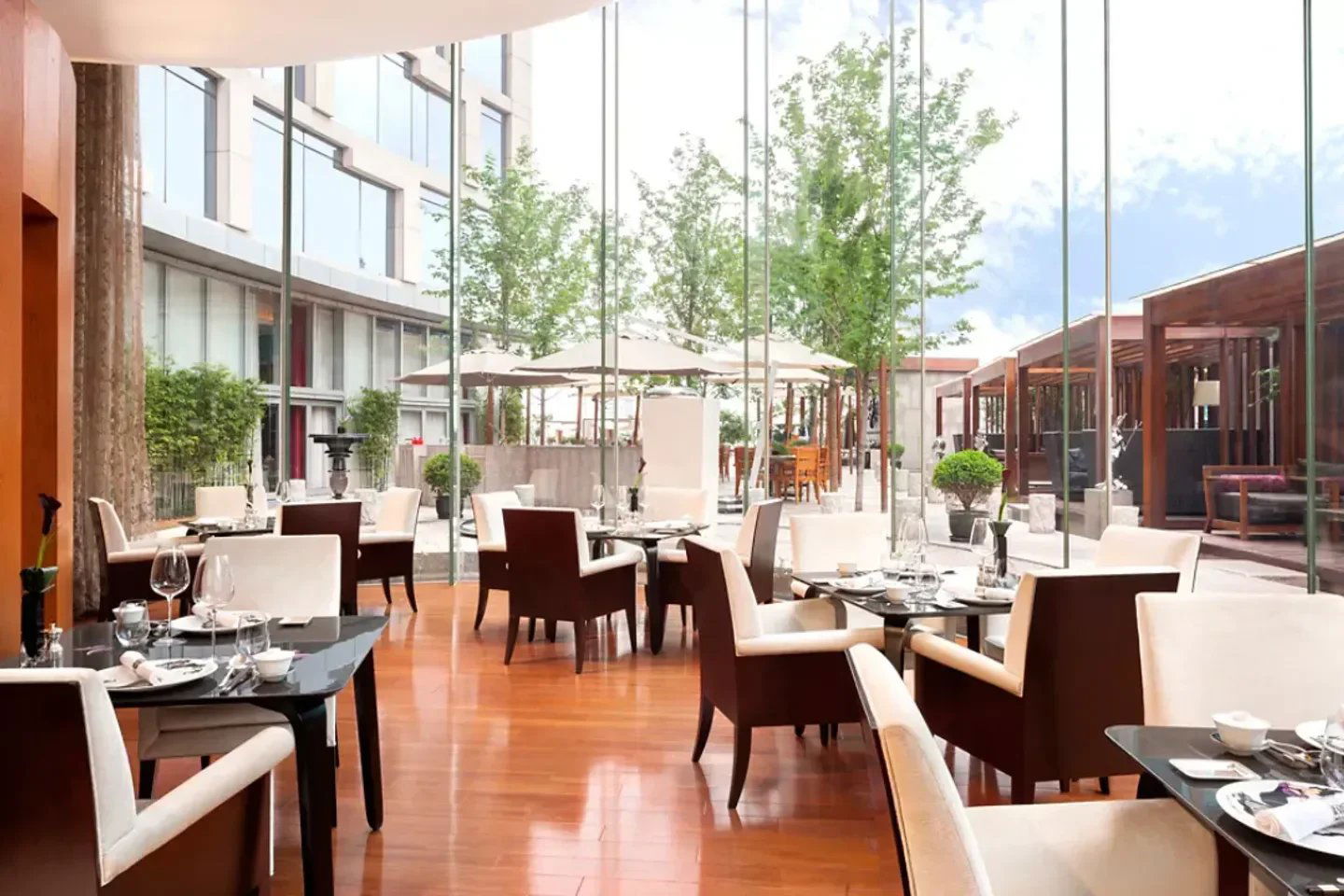 T’ang Court (Shanghai), Restaurant in Shanghai