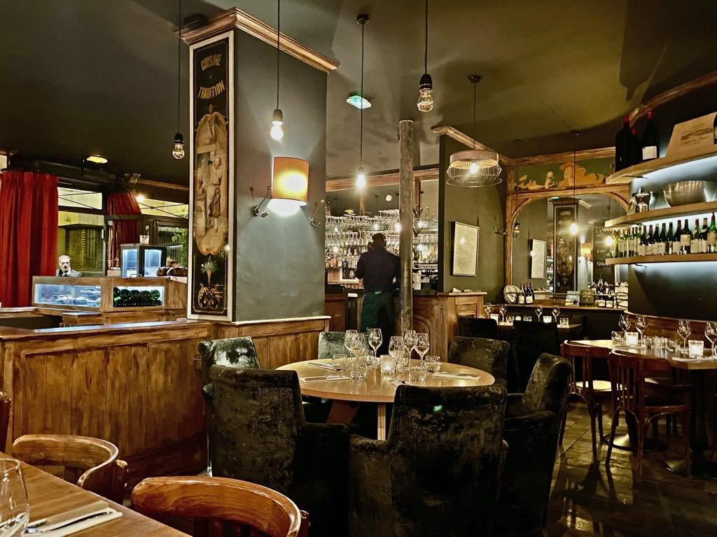 Le Louis Vins restaurant in Paris, France