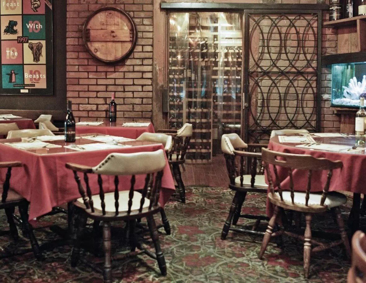 Captain's Tavern restaurant in Pinecrest, United States