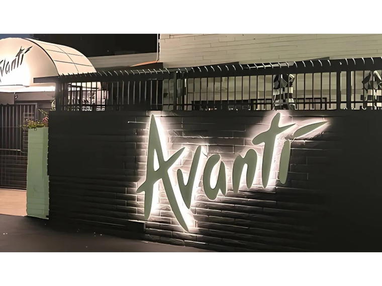 Avanti, Phoenix, United States