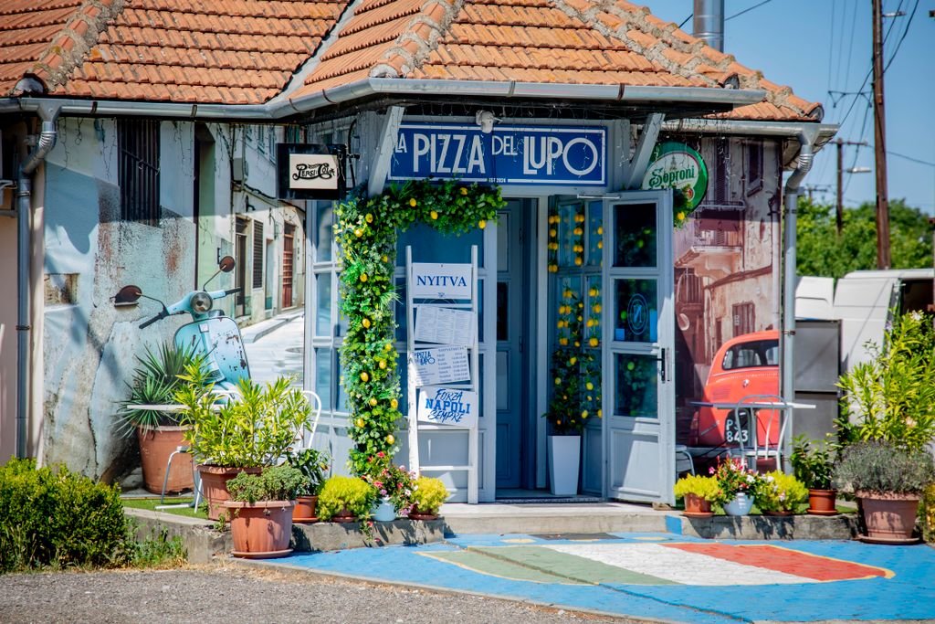 La Pizza Del Lupo restaurant in Onga, Hungary