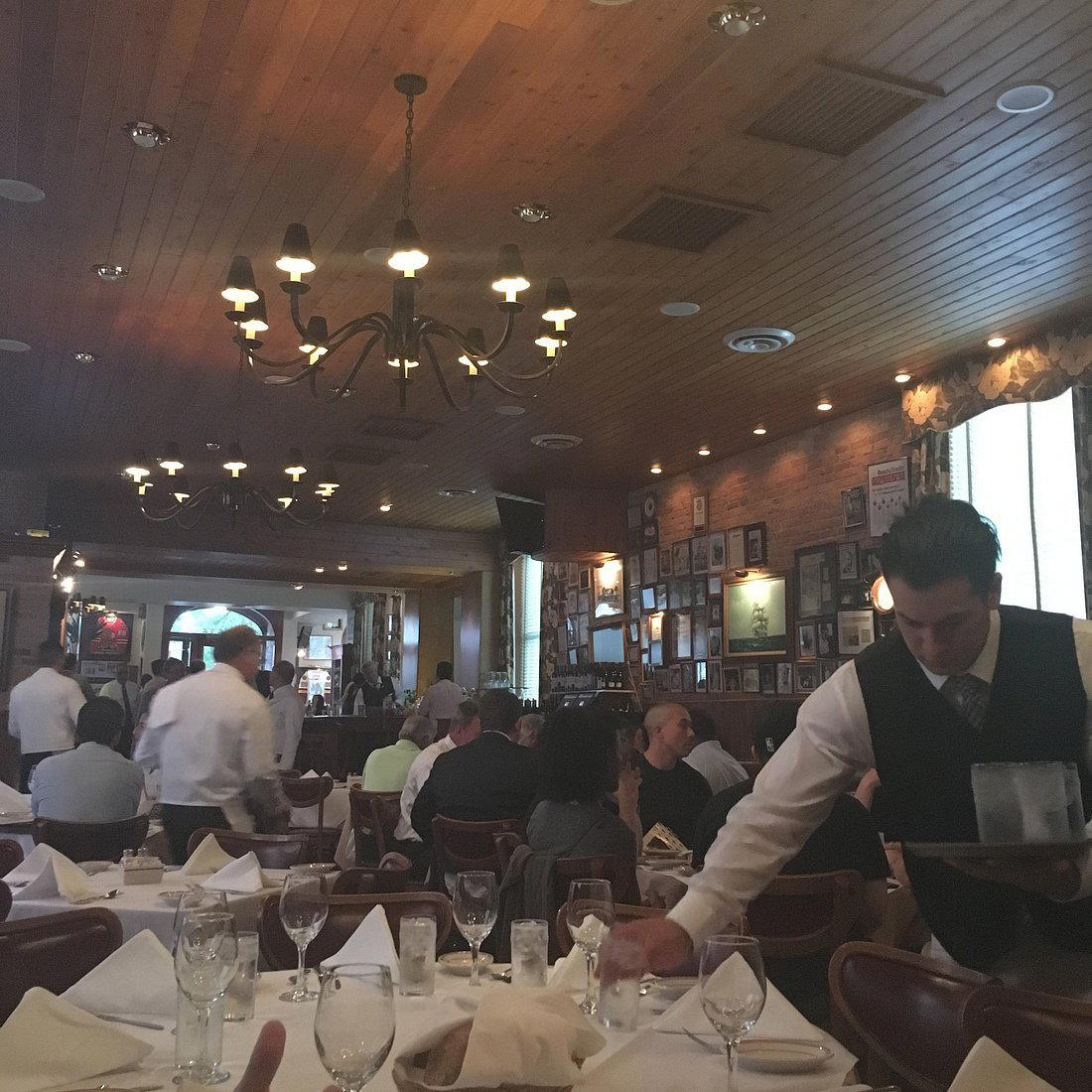 Erie Cafe restaurant in Chicago, United States