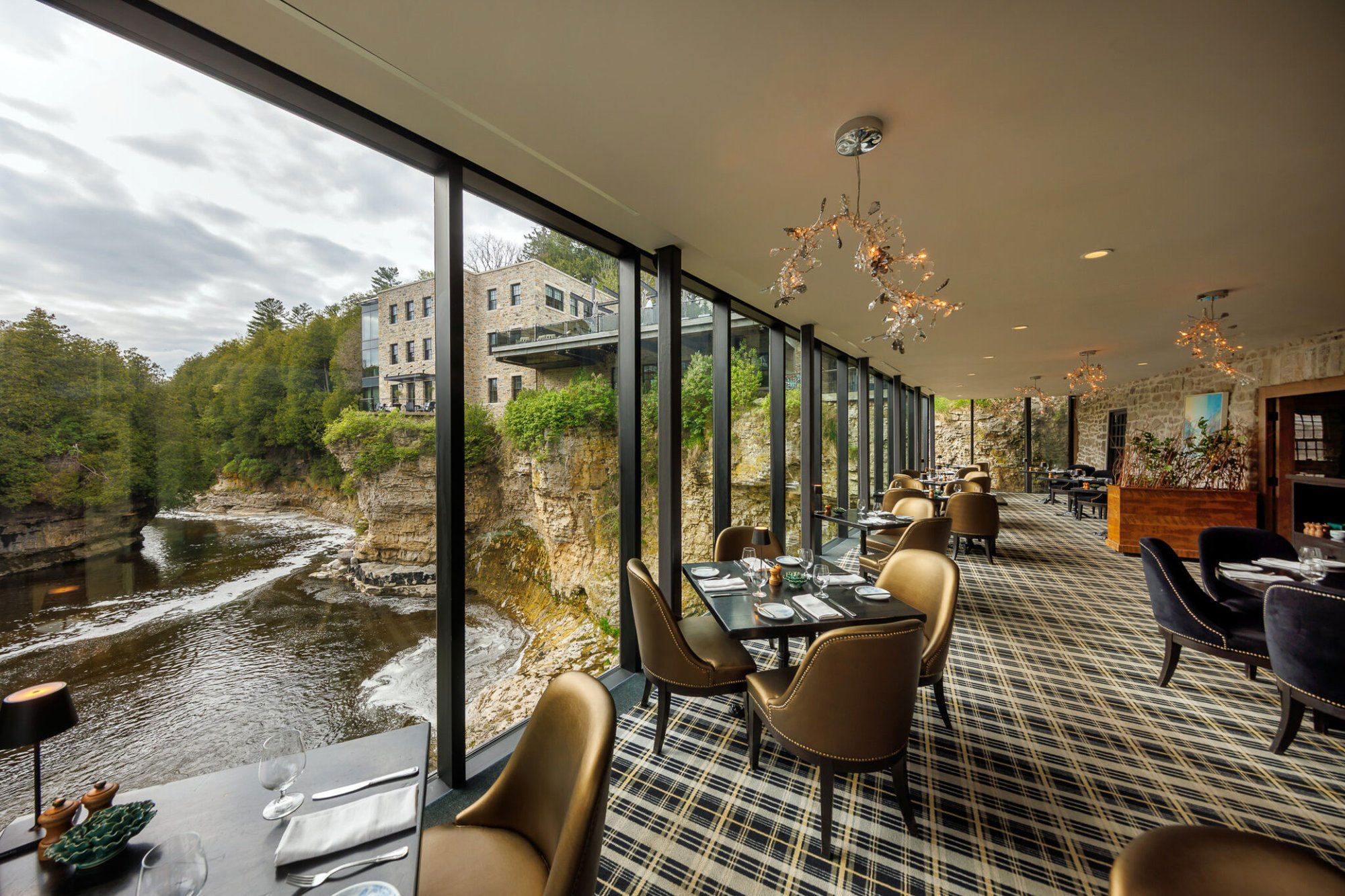Elora Mill, Restaurant in Toronto