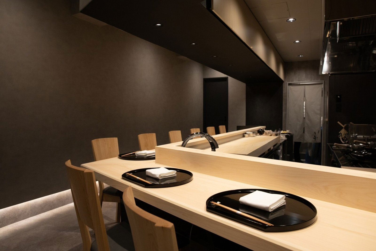 Yakumo Uezu, Restaurant in Tokyo