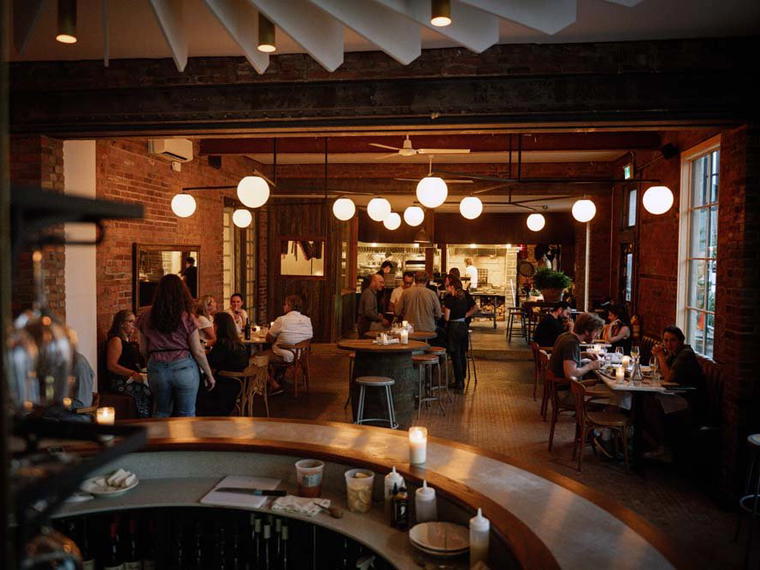 Le Tambour Tavern, Hamilton, Canada