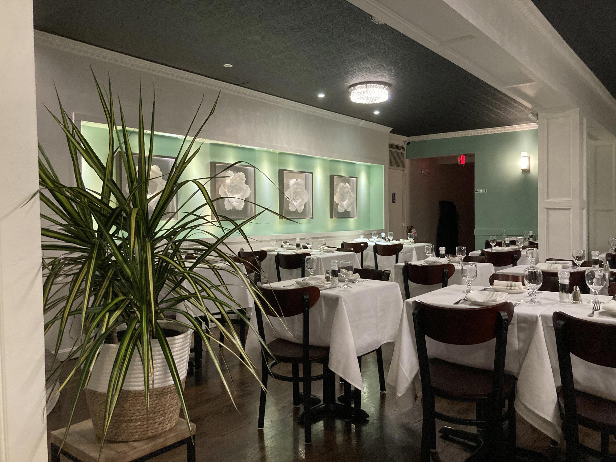 Eleni's Restaurant restaurant in Woburn, United States
