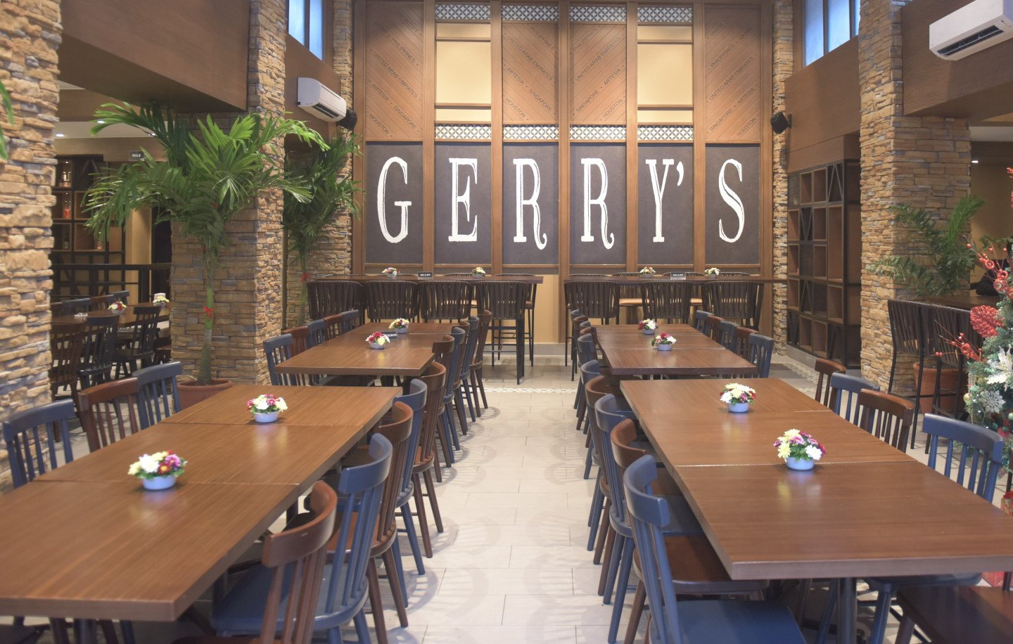 Gerry's Robinsons Lipa restaurant in Lipa, Philippines