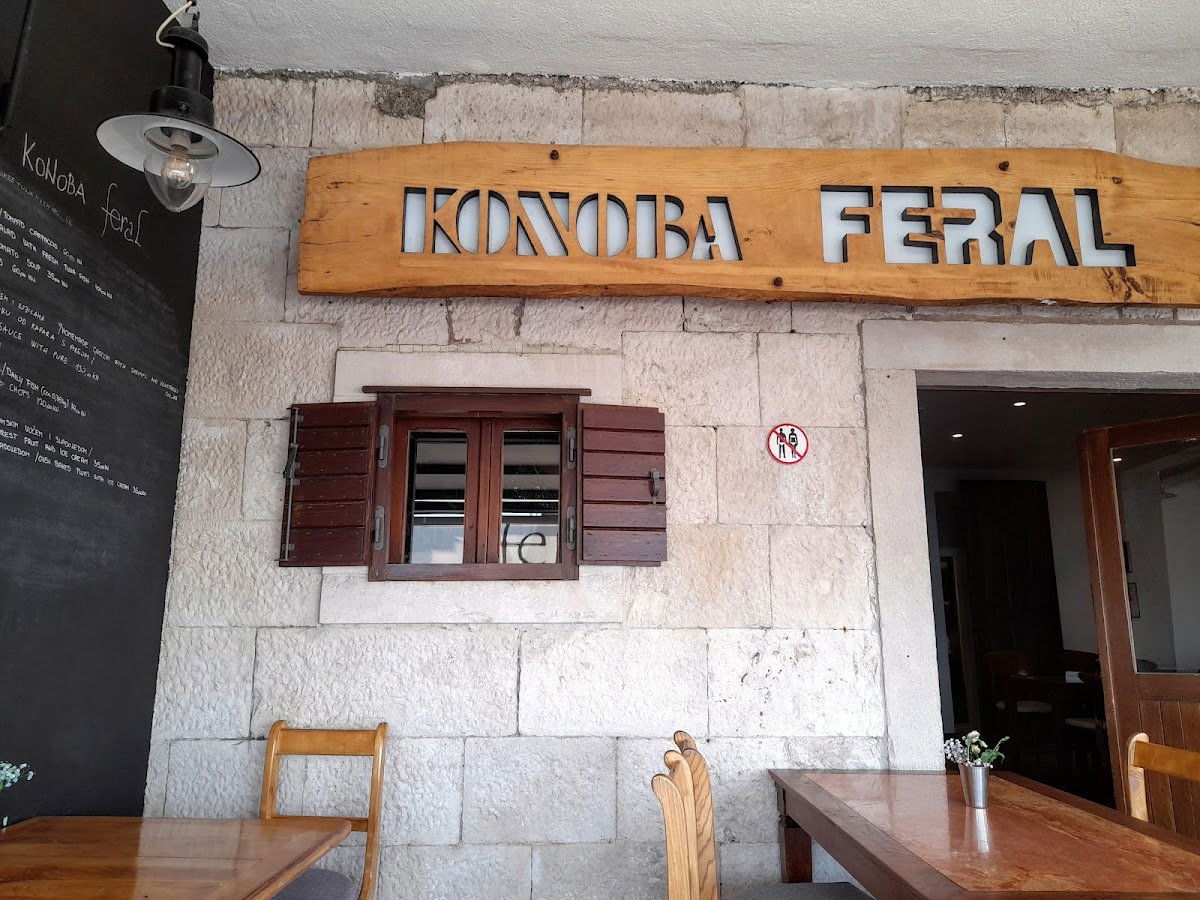 Feral, Restaurant in Brela