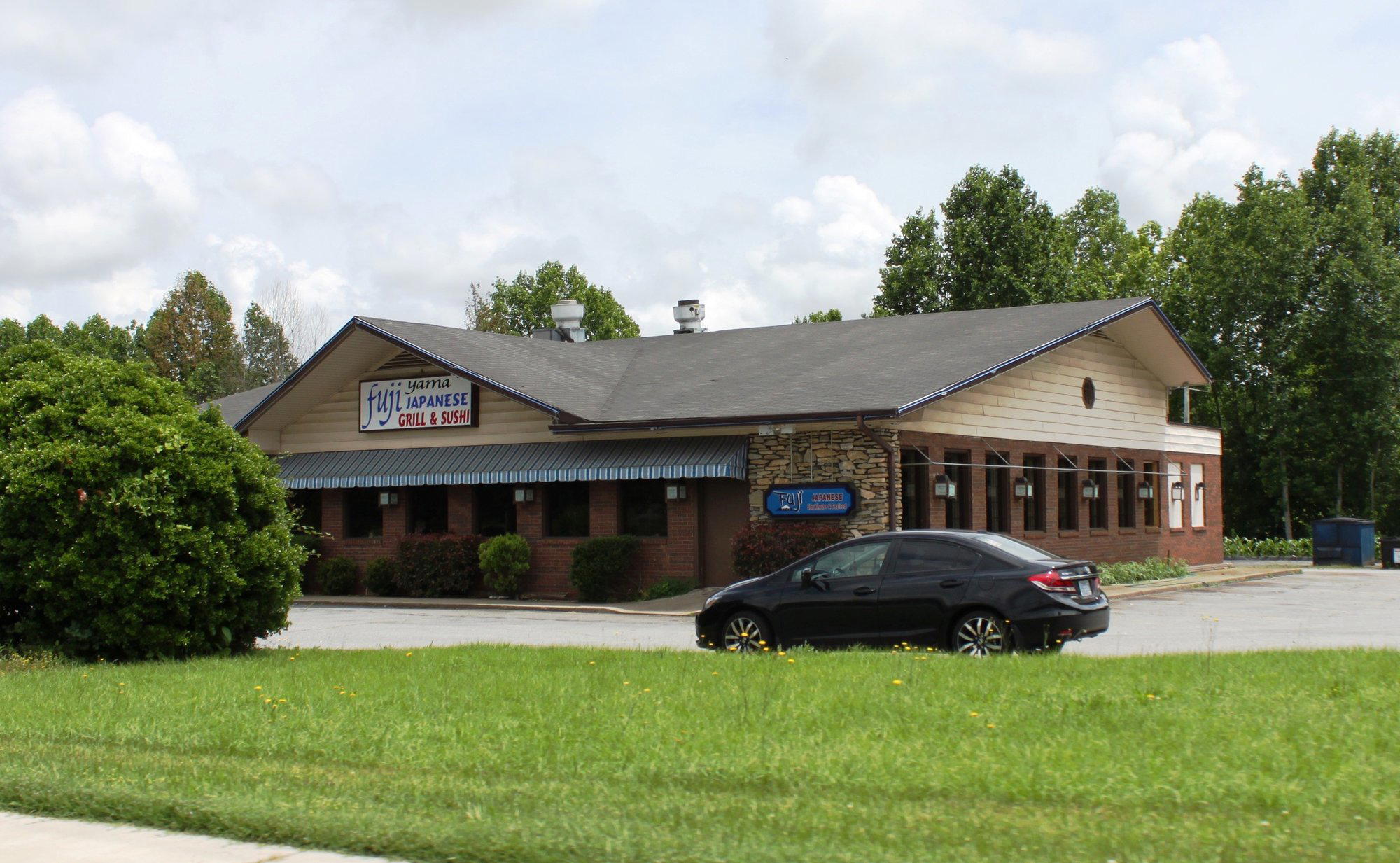 Yama Fuji Seafood & Sushi Boat Buffet restaurant in Newark, United States