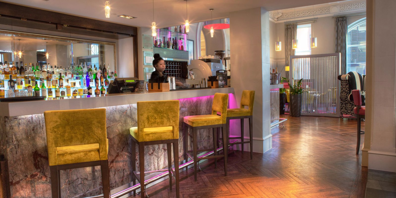 Turbine 75 Bar and Kitchen
