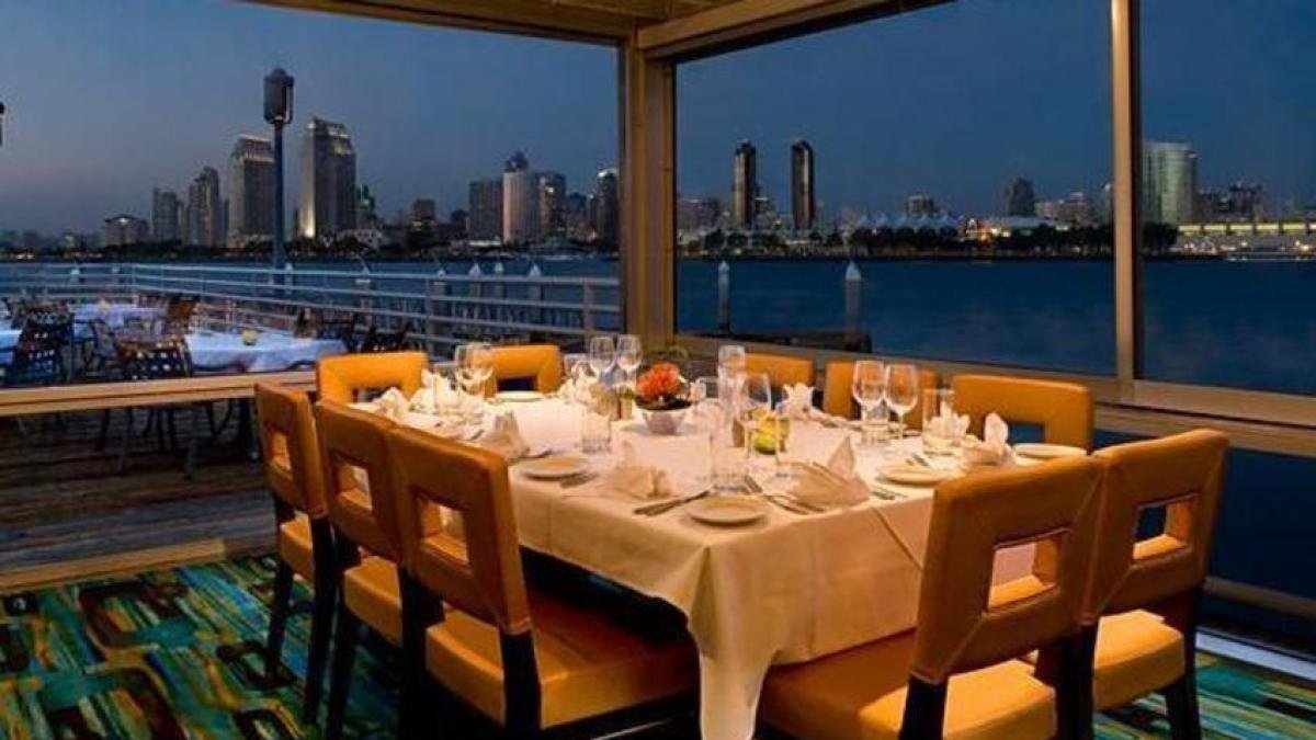 Peohe's, Restaurant in Coronado