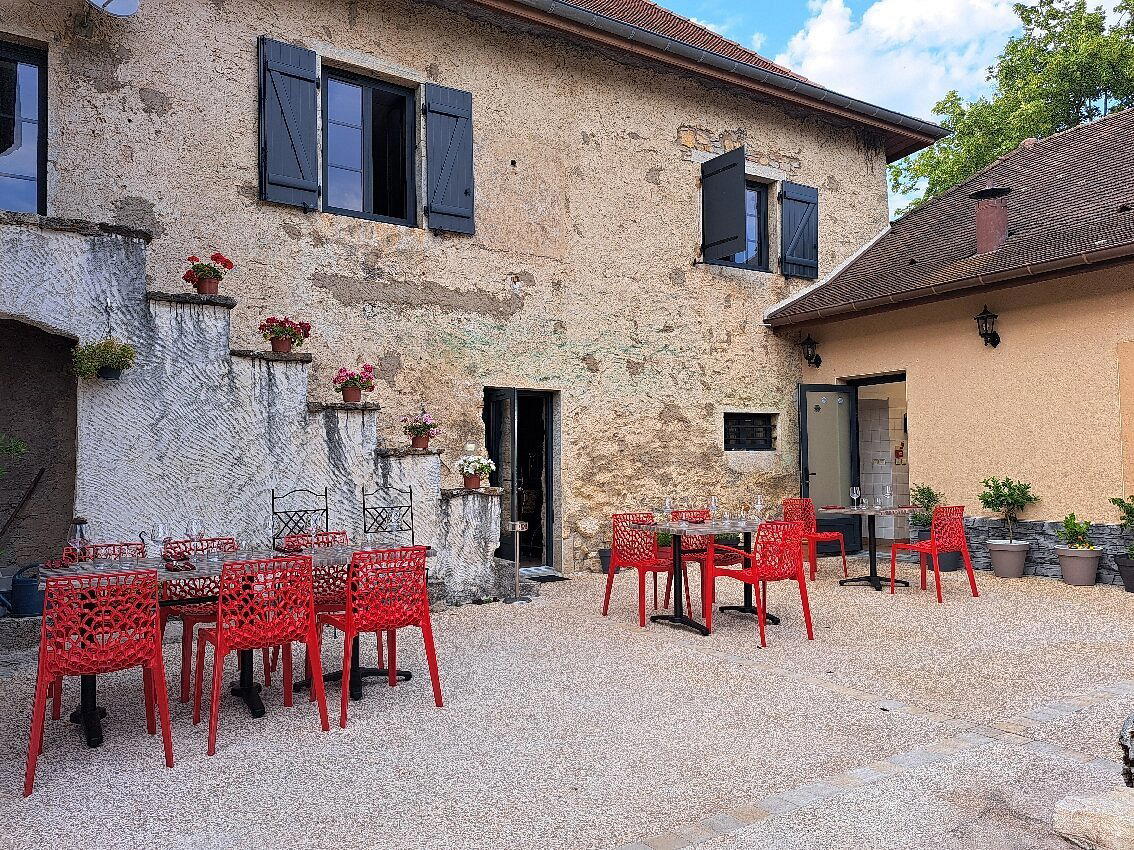La fantaisie restaurant in Seillonnaz, France