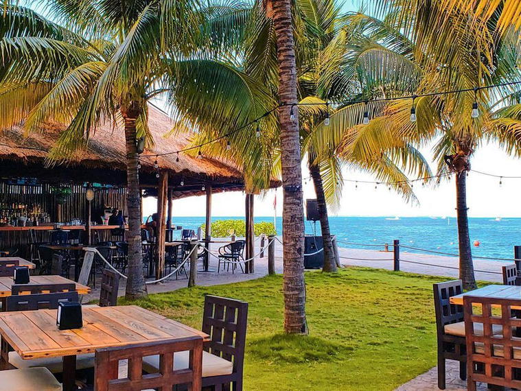 Beach Raw Bar Food Truck, Cancún, Mexico