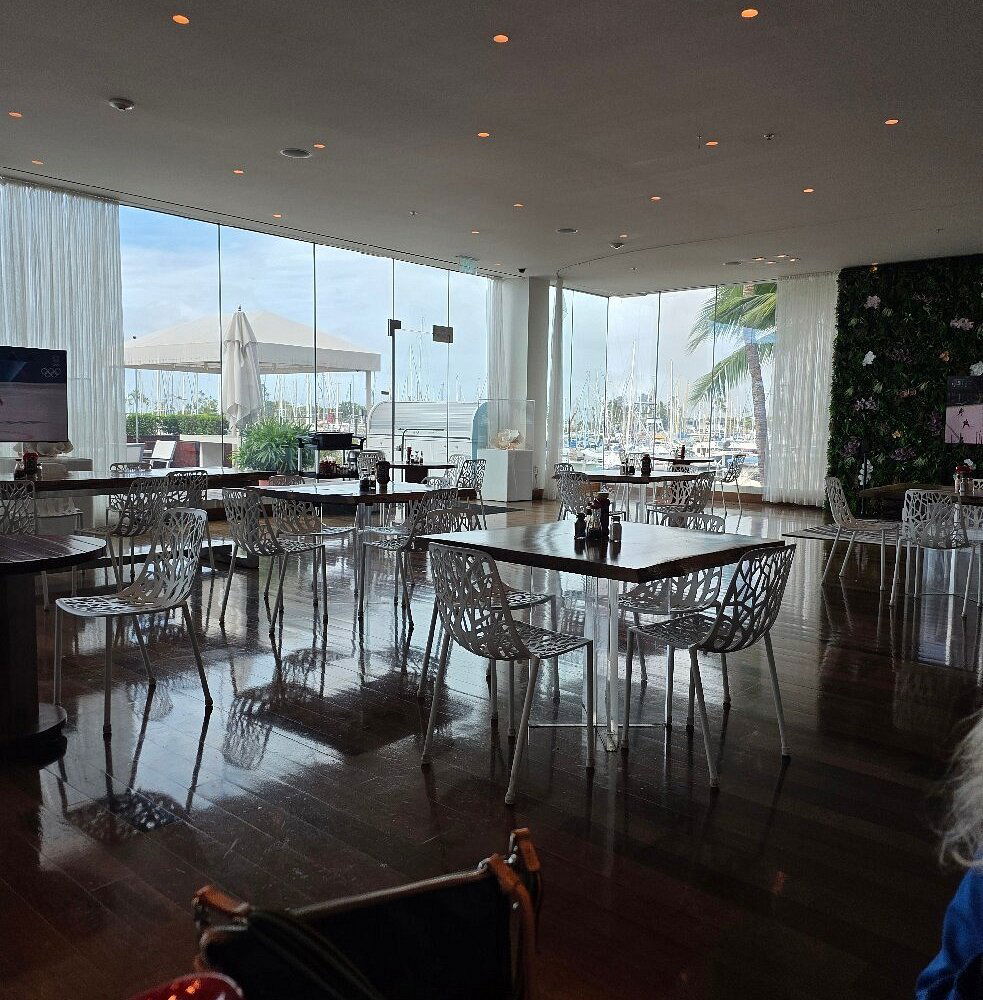 The Grove Restaurant & Bar, Restaurant in Urban Honolulu