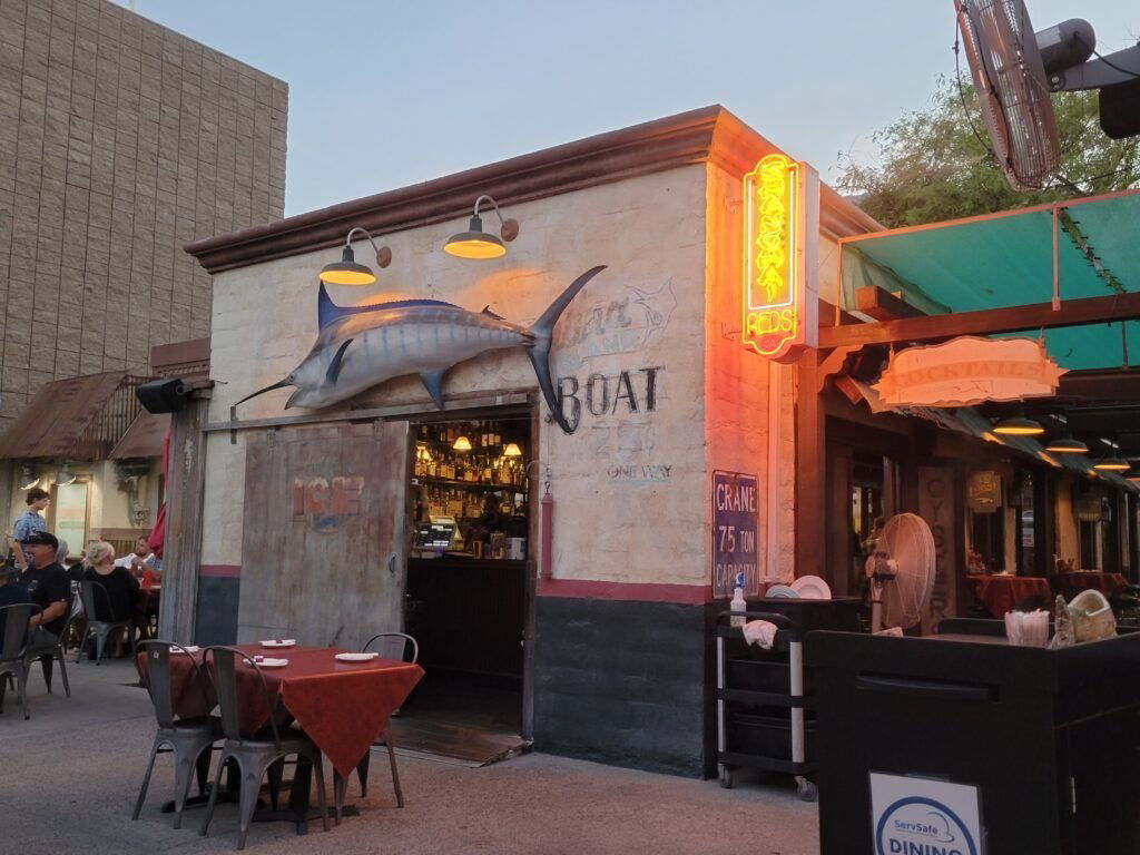 Shanghai Reds Bar & Grill, Restaurant in Palm Springs