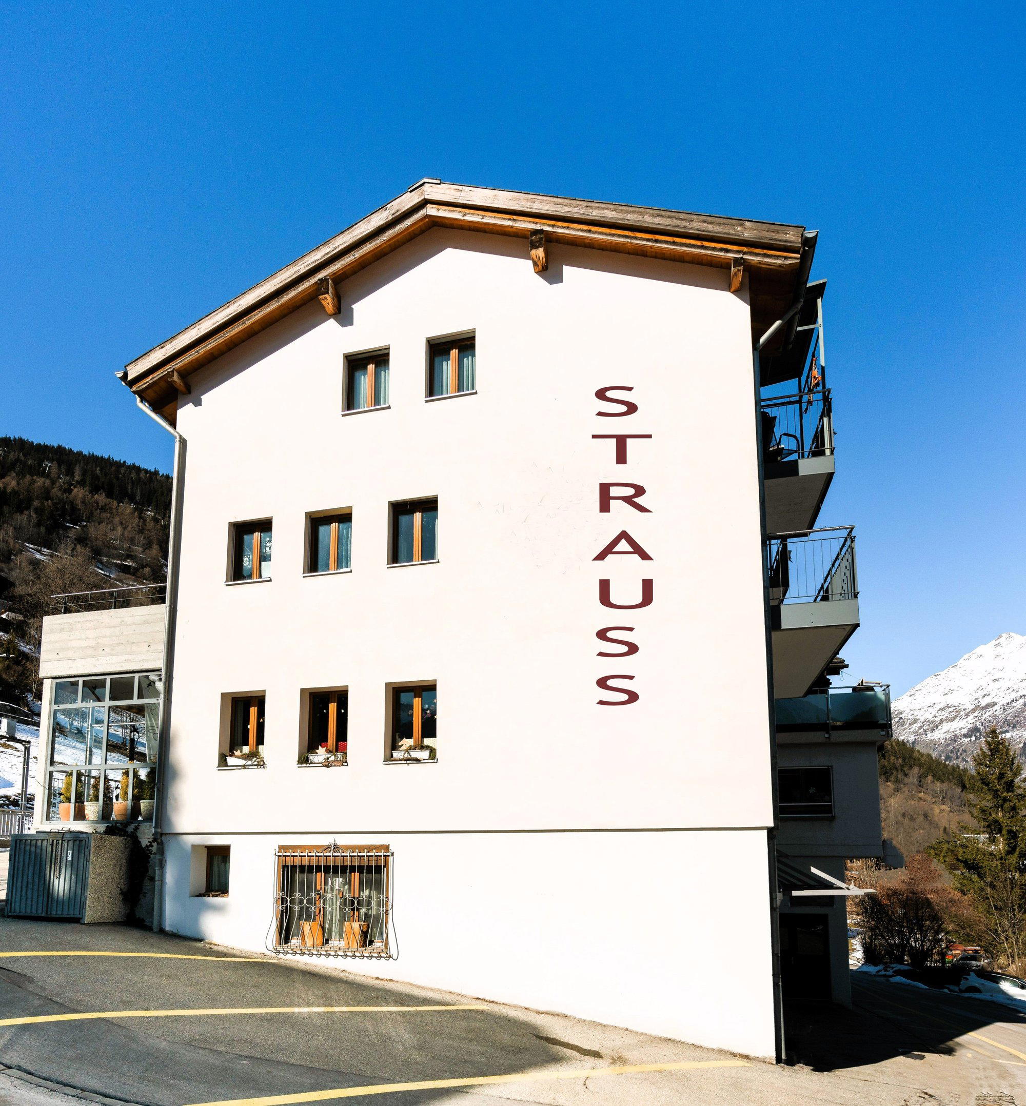 Hotel Restaurant - STRAUSS restaurant in Fiesch, Switzerland