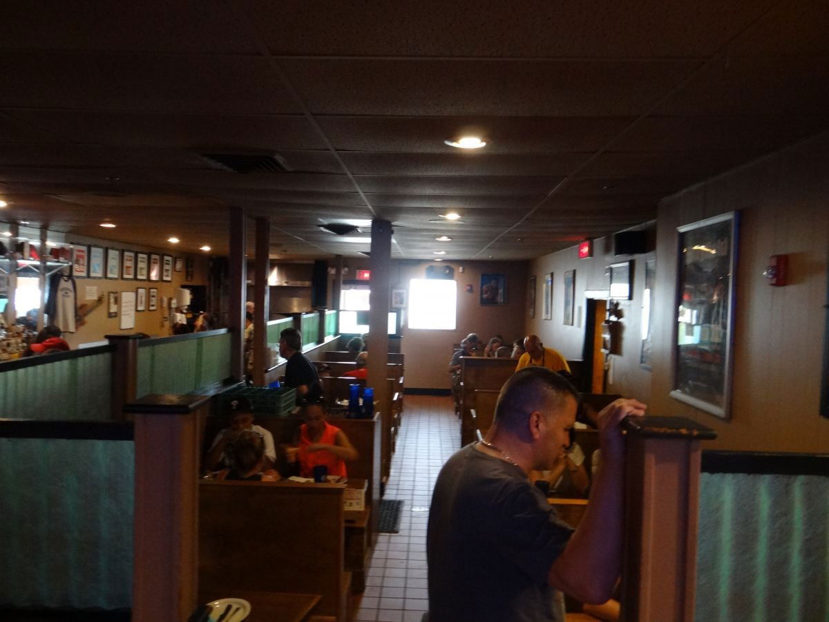 Santarpio’s Pizza, Restaurant in Boston