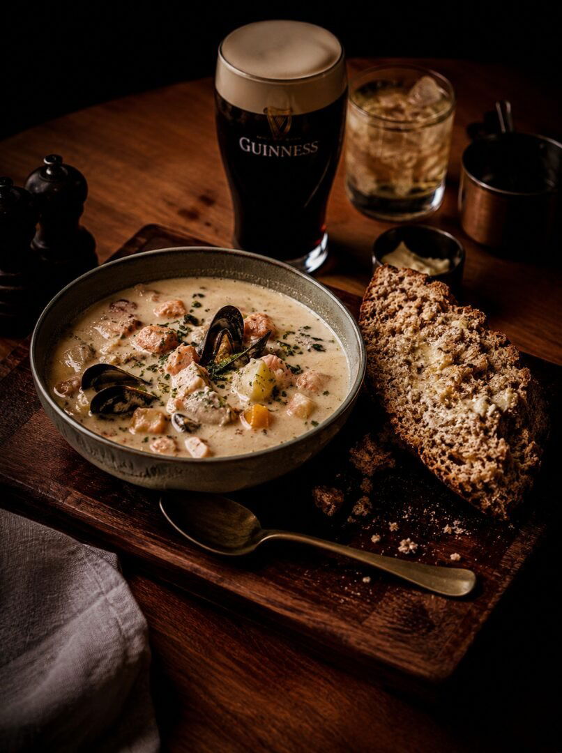 The 2 Iron Bar & Restaurant, Restaurant in Galway