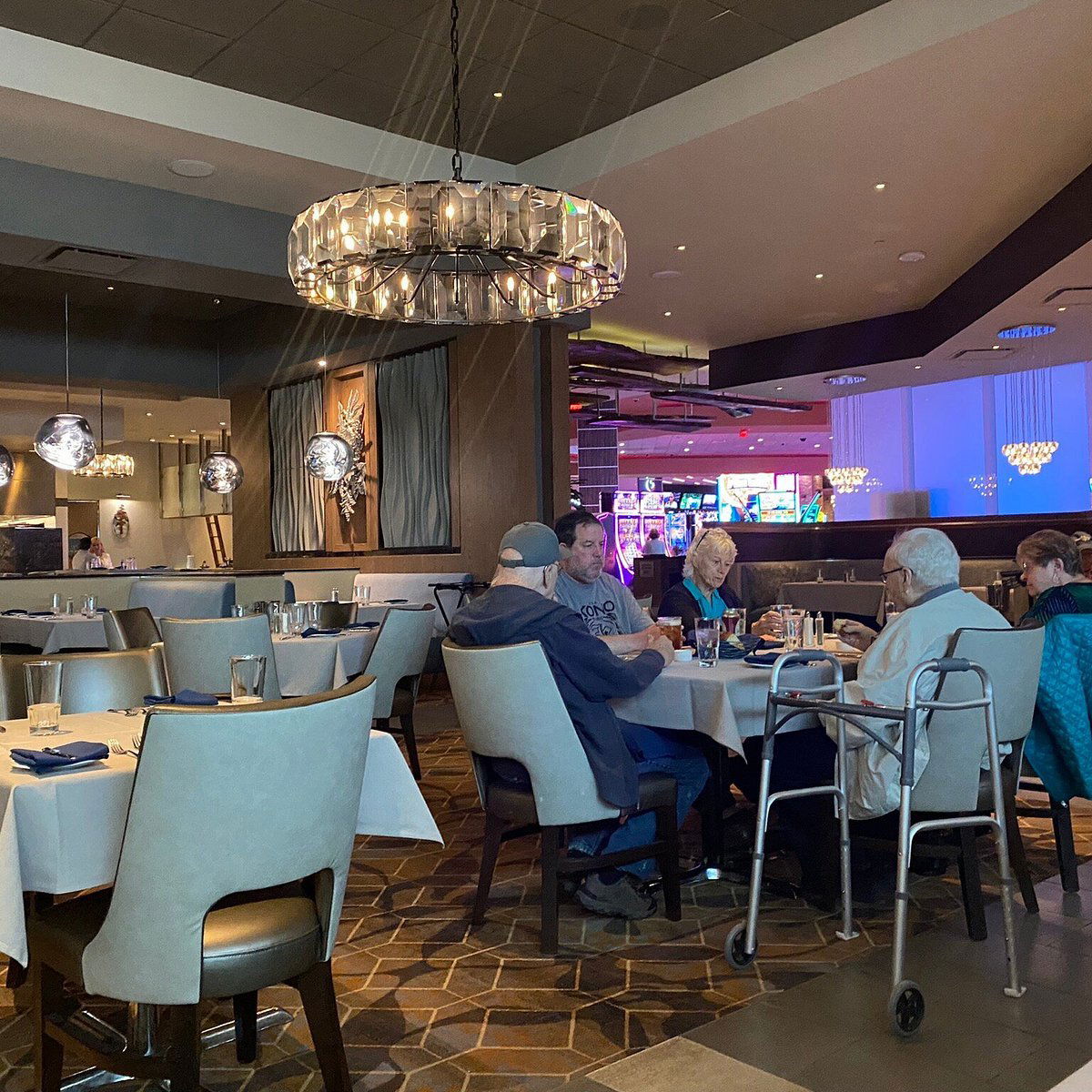 Valley's Edge Steak and Seafood, Restaurant in Northfield