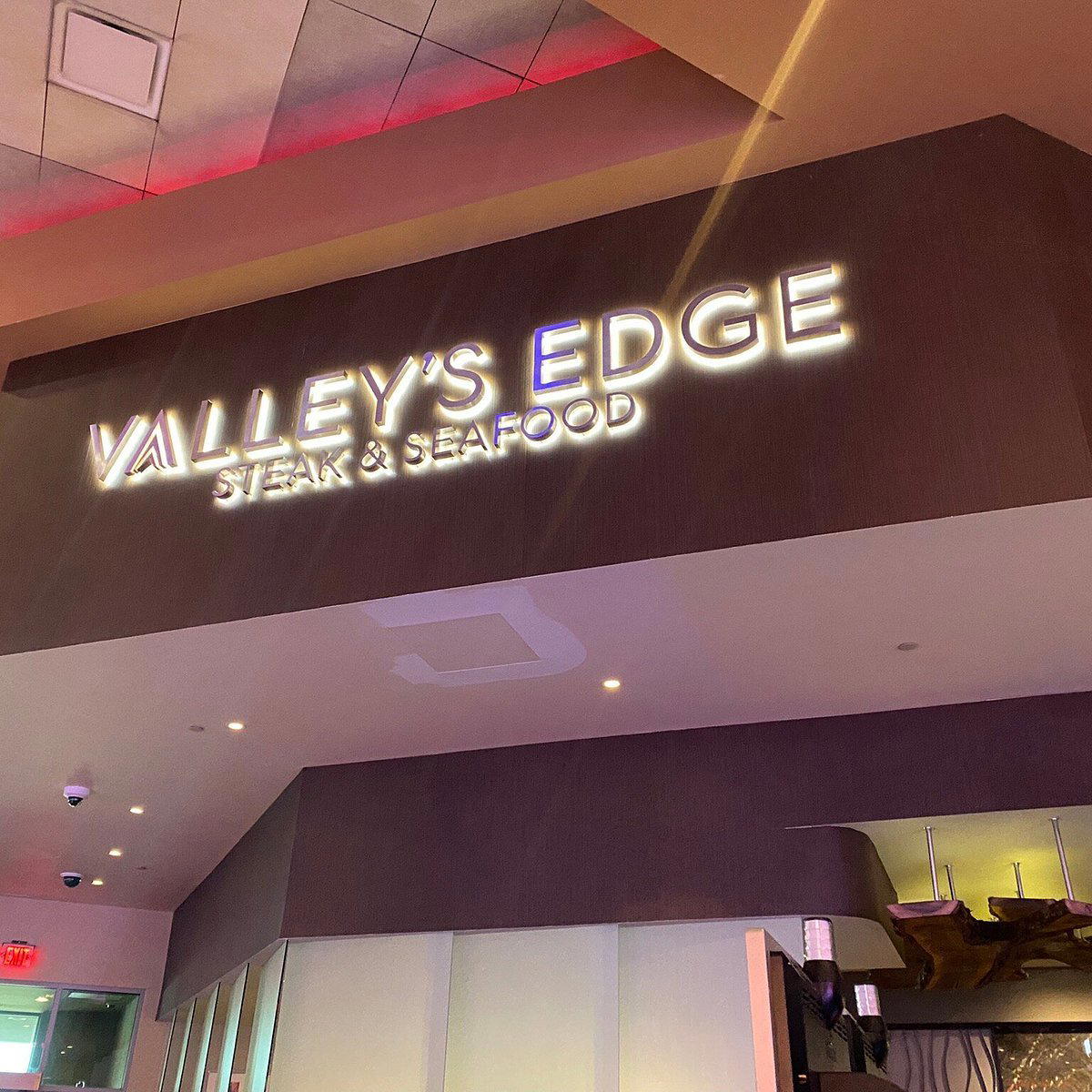 Valley's Edge Steak and Seafood restaurant in Northfield, United States