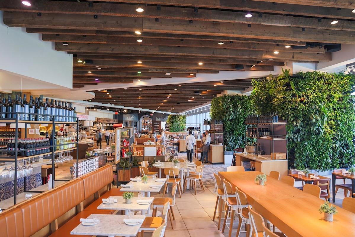 La Pizza & La Pasta restaurant in New York City, United States