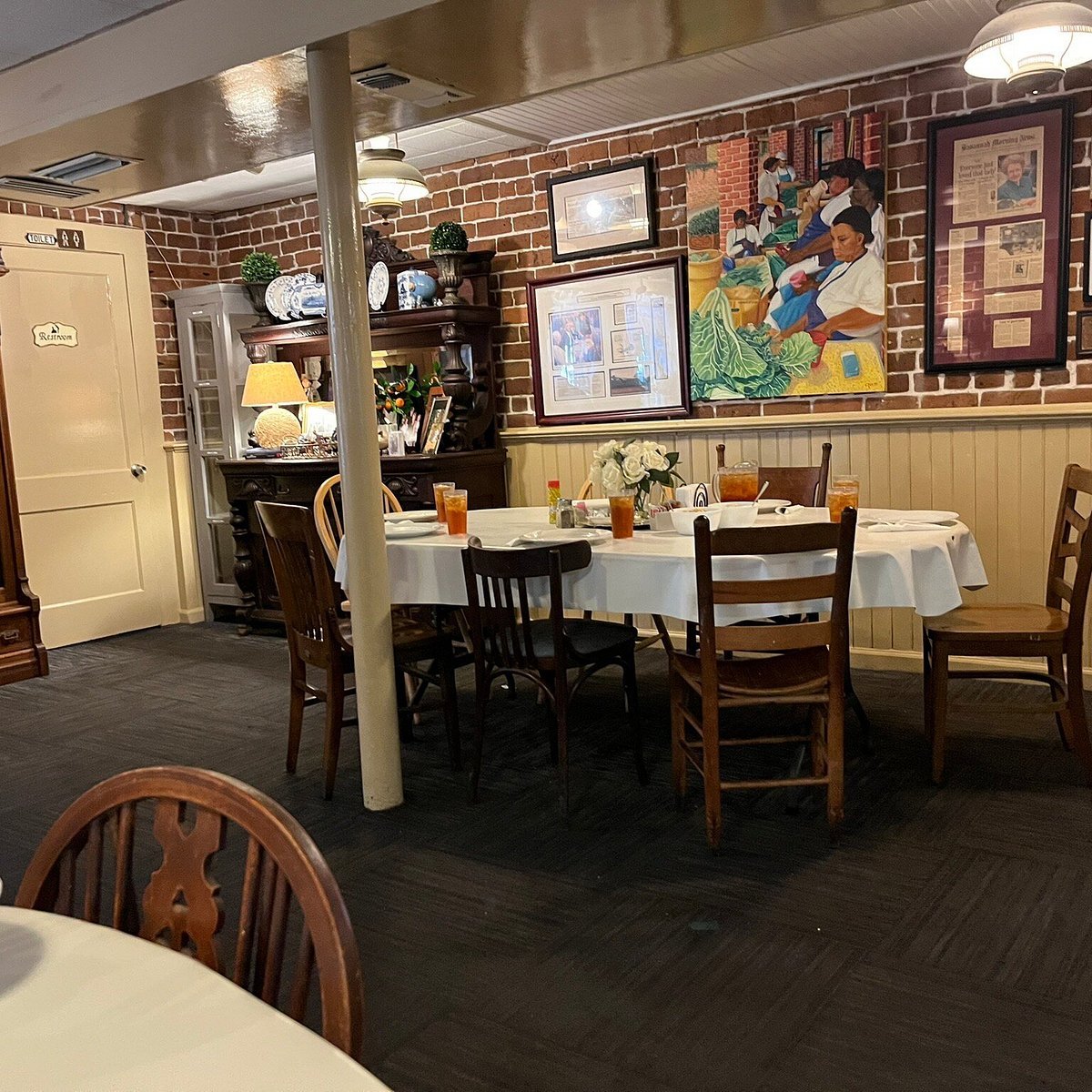 Mrs. Wilkes’Dining Room, Savannah, United States